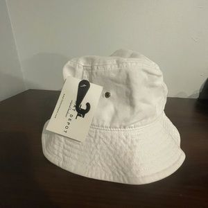 Brand new the hat depot bucket hat, never worn